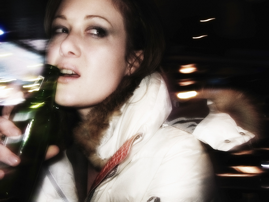 Does Working Long Hours Lead to Heavy Drinking?