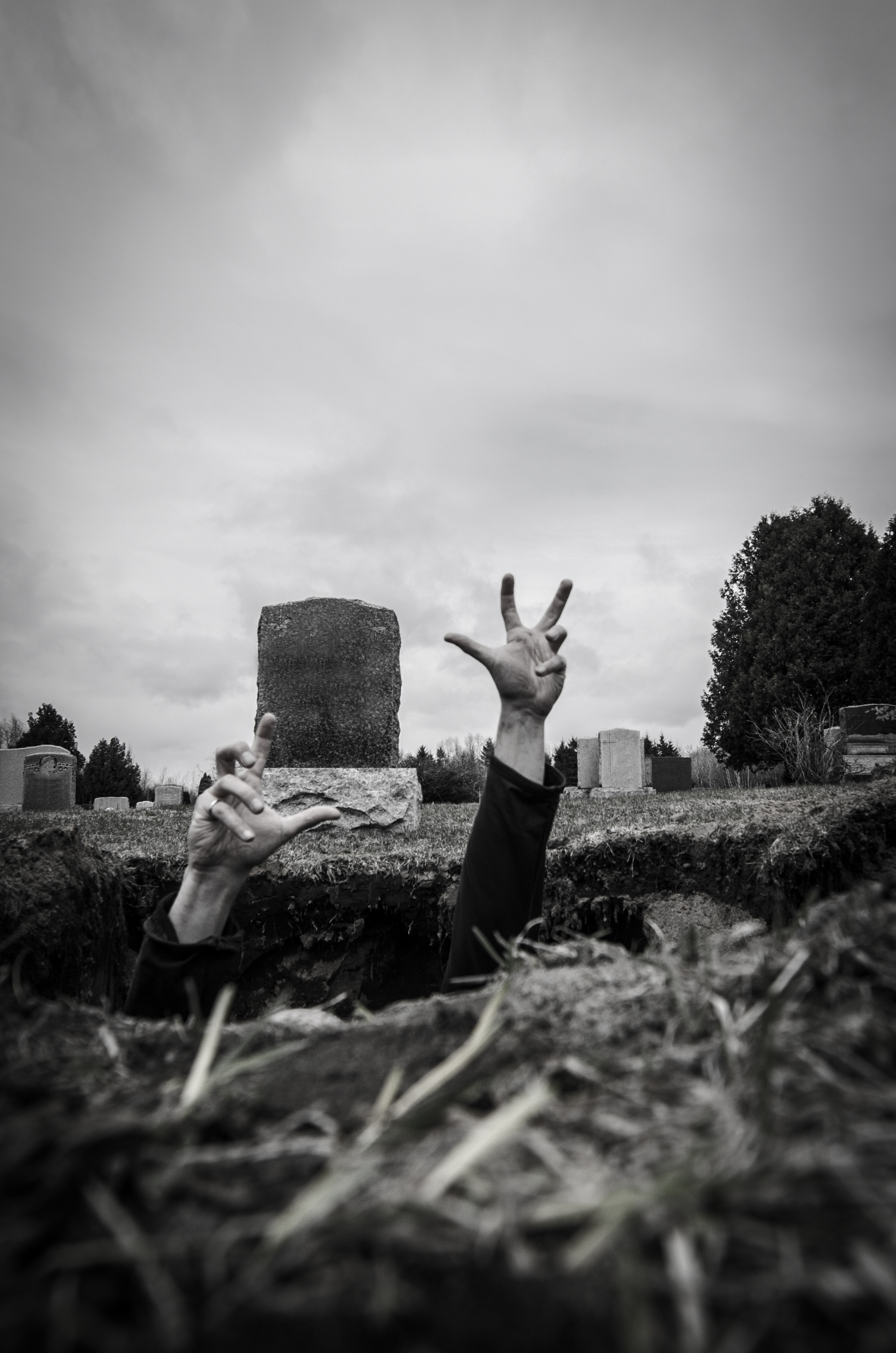 Man Buries Himself to Raise Awareness of Drug Addiction